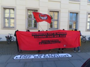 Kampf der AfD; Kampf der Repression; solidarität; Transparent vorm Amtsgericht Braunschweig